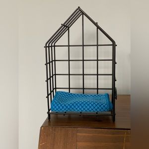 Norwex counter cloth holder.